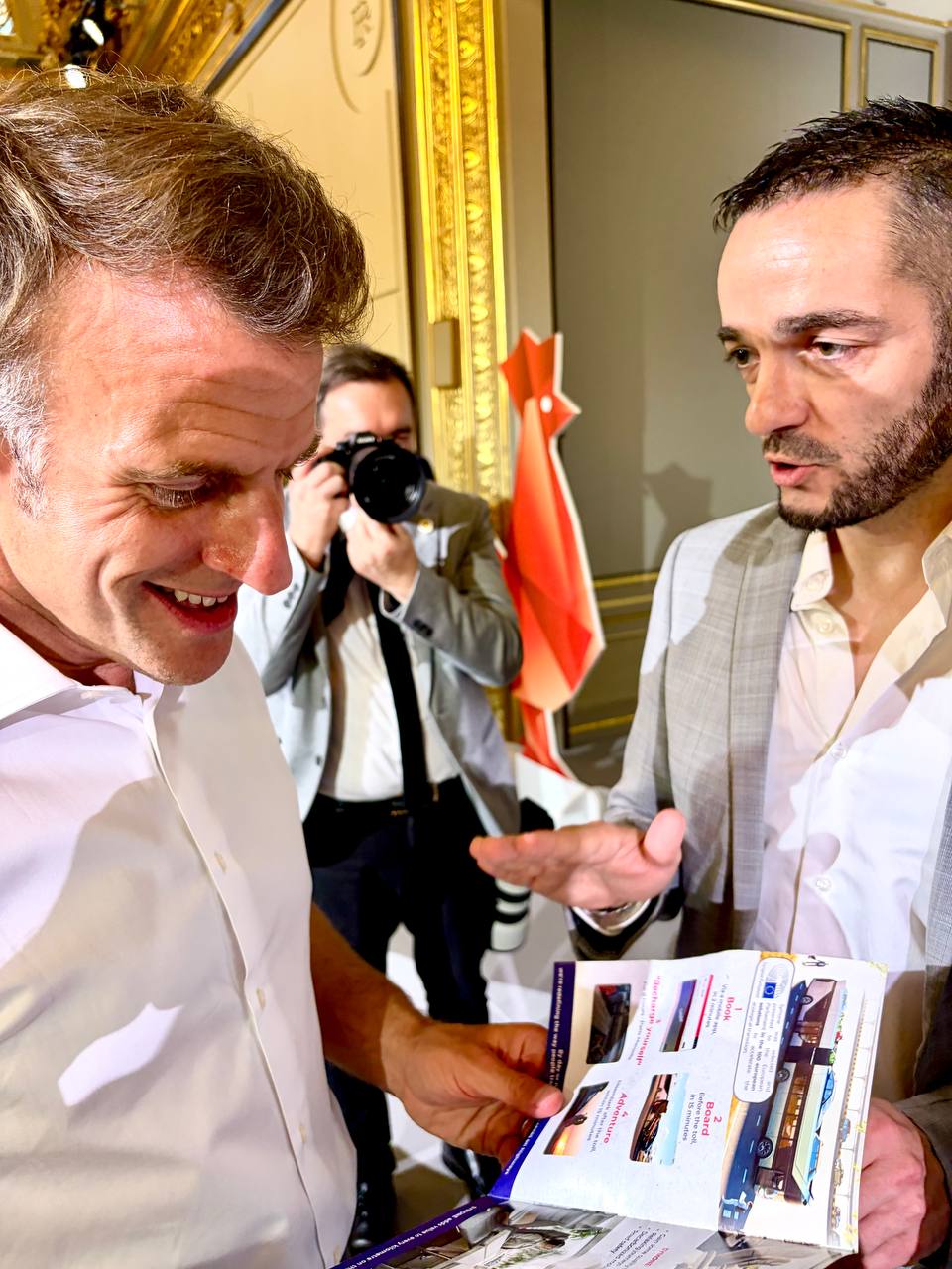 À l’Élysée*2, SYMONE échange avec le Président de la République